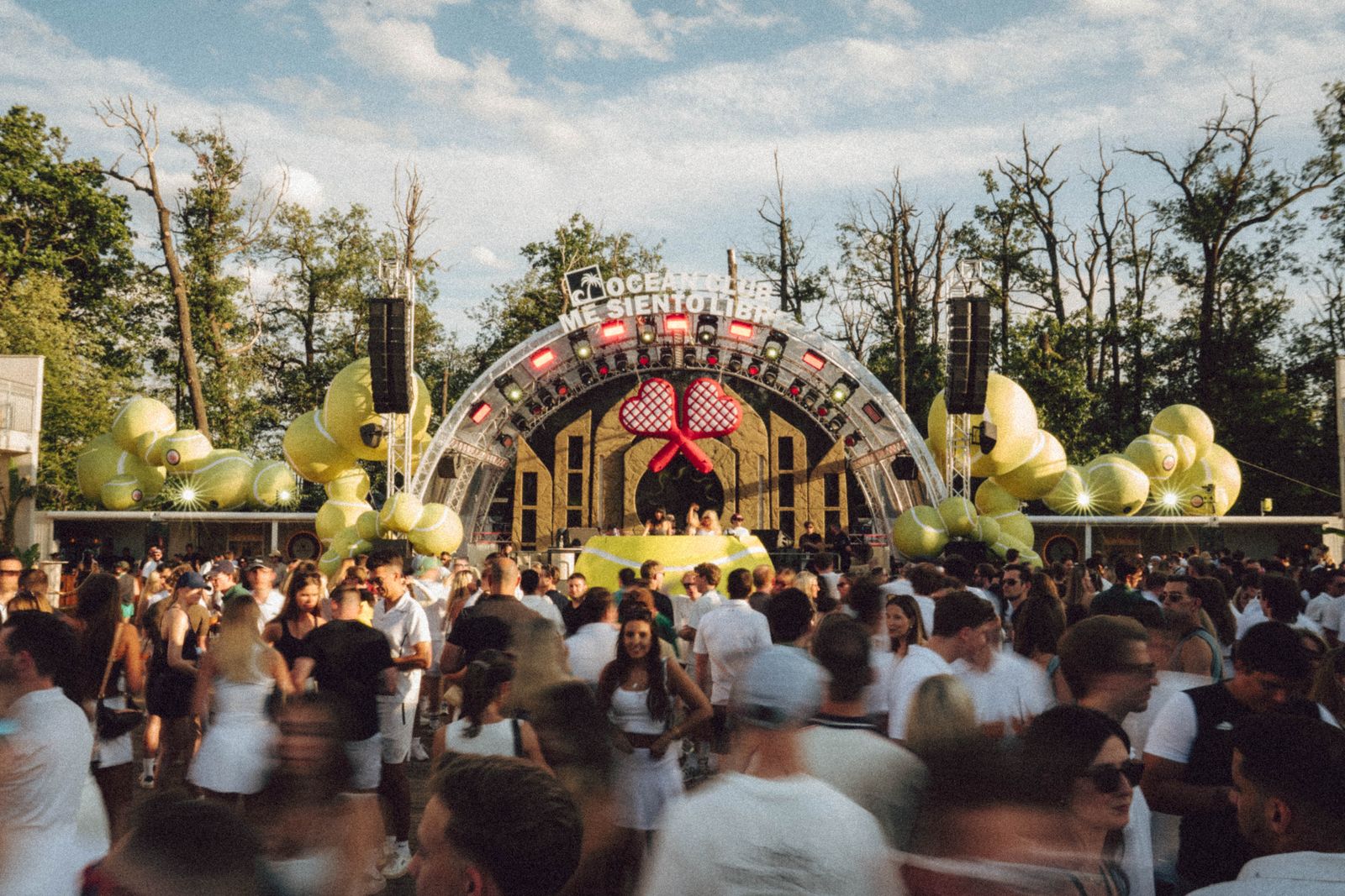 Crowd in front of the stage at the Frankfurt open air
